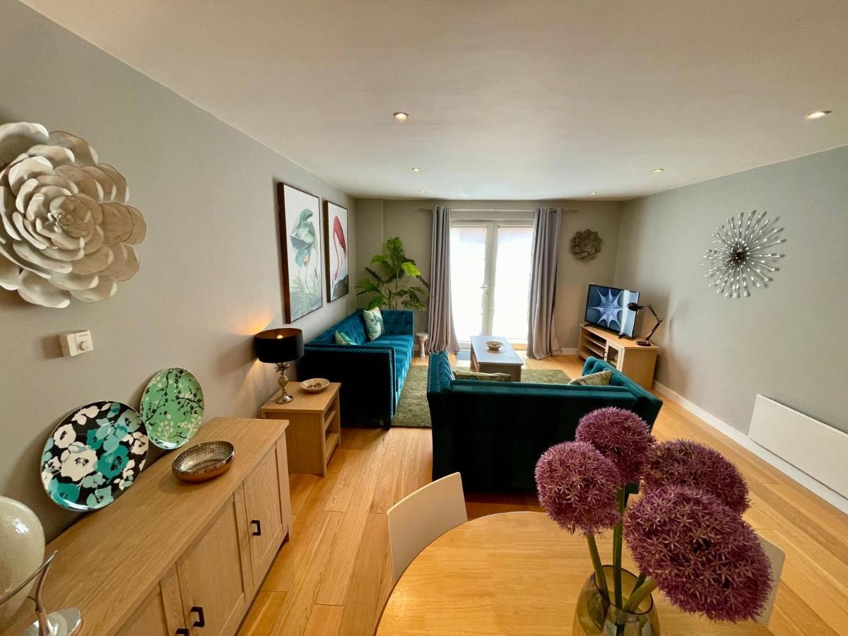 Stunning 2-Bed Town Centre Apartment - Hosted By Hutch Lifestyle Leamington Spa Exterior foto