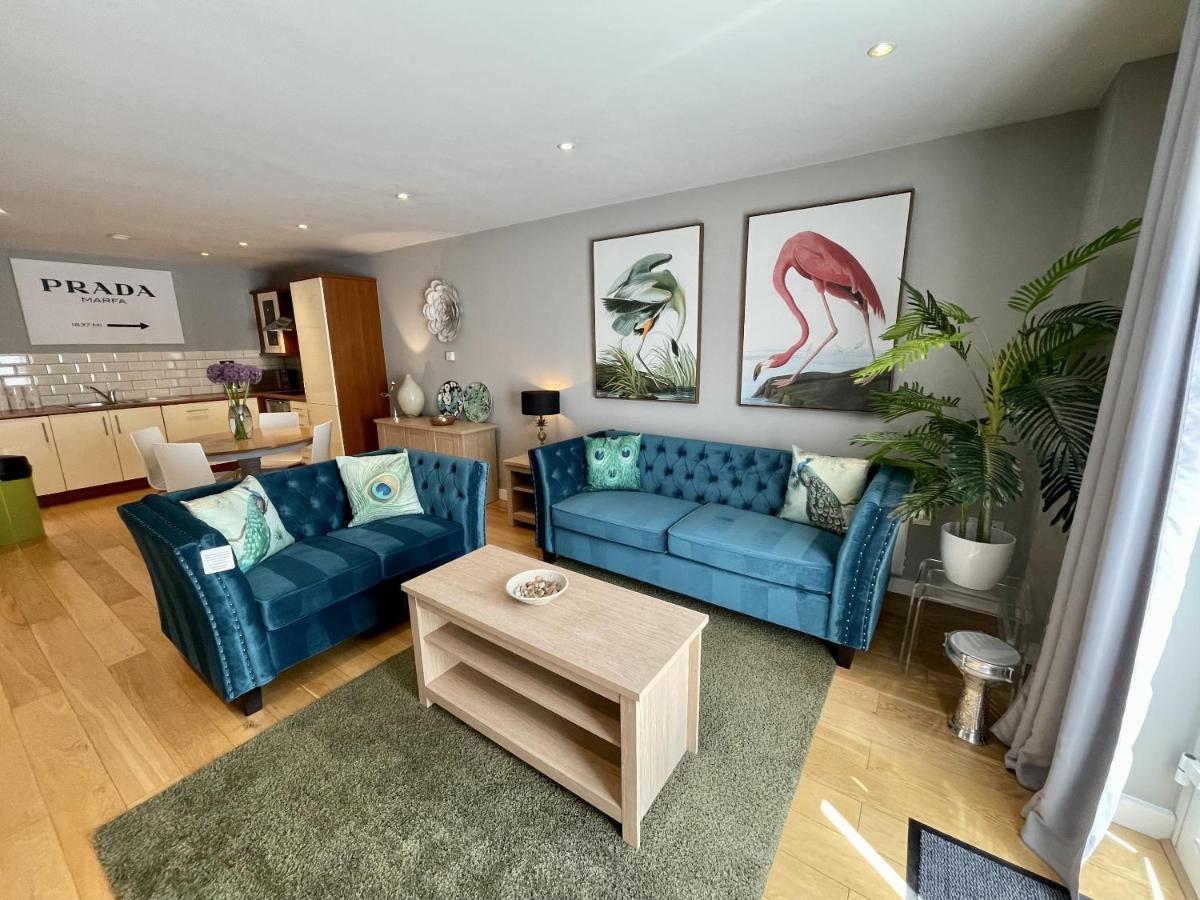 Stunning 2-Bed Town Centre Apartment - Hosted By Hutch Lifestyle Leamington Spa Exterior foto
