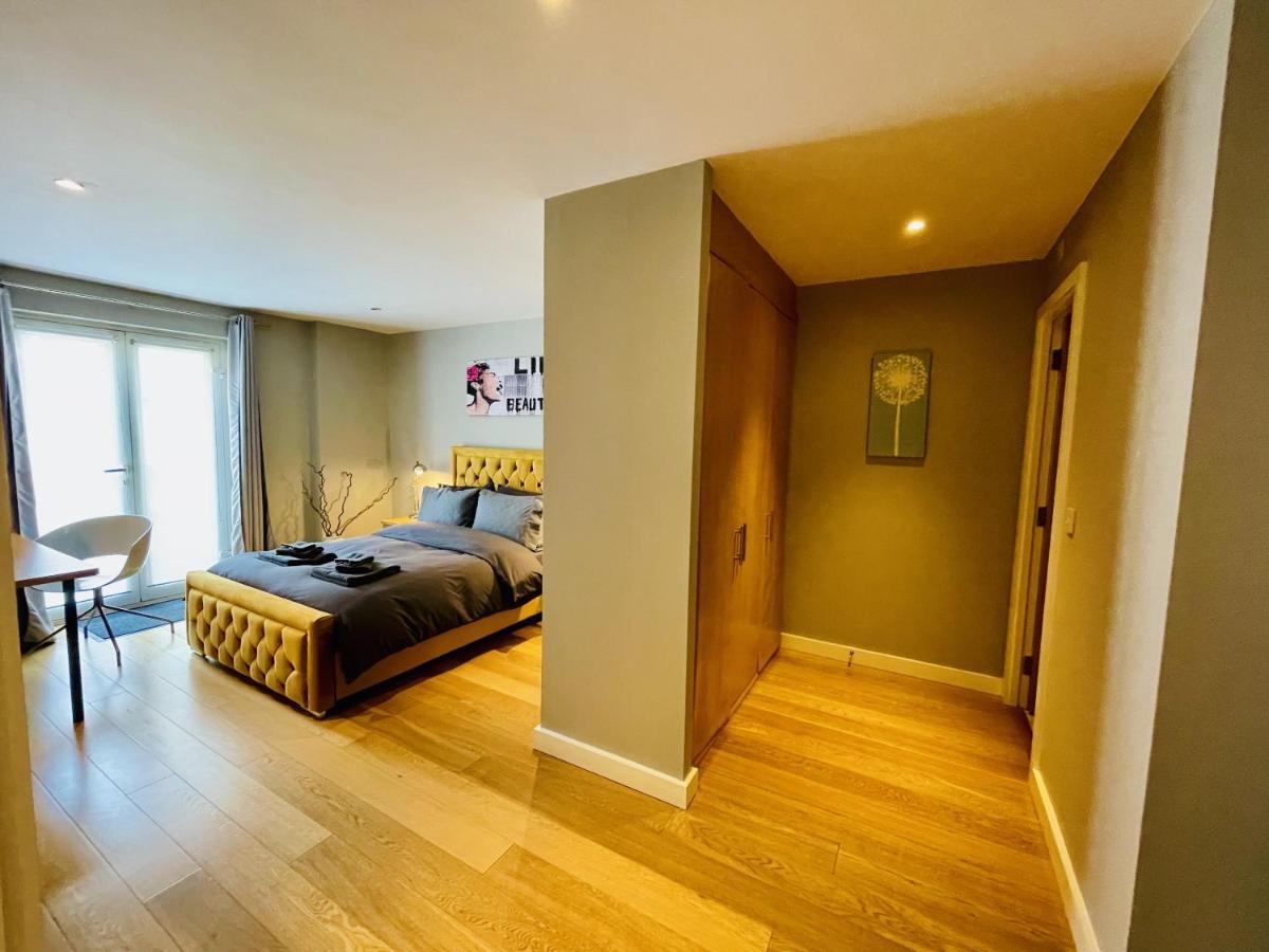 Stunning 2-Bed Town Centre Apartment - Hosted By Hutch Lifestyle Leamington Spa Exterior foto