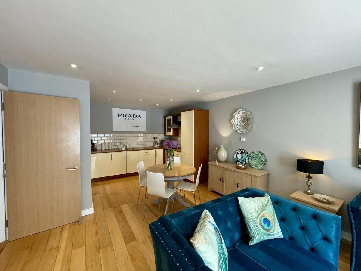 Stunning 2-Bed Town Centre Apartment - Hosted By Hutch Lifestyle Leamington Spa Exterior foto